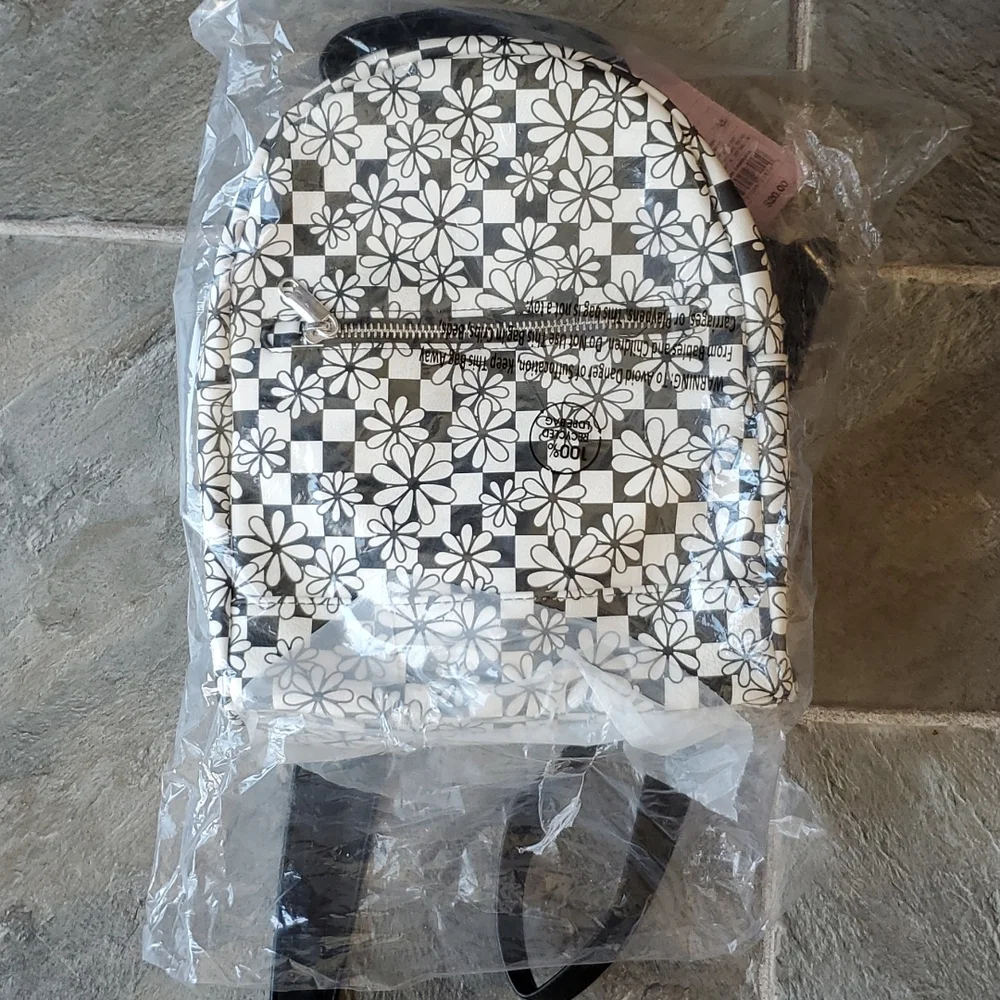 New- Wild Fable Mini Backpack - Picture 4 of 4